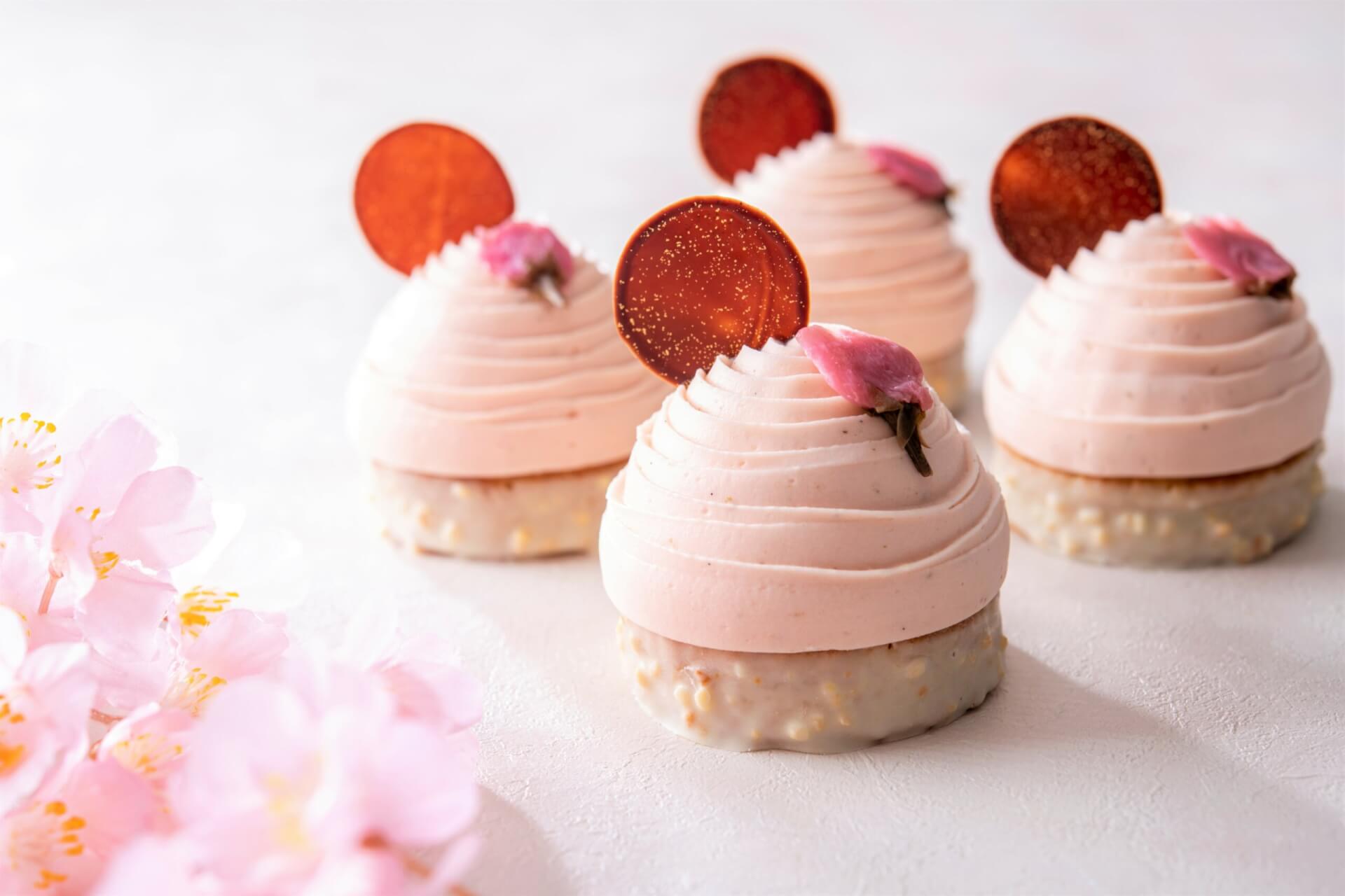 咲き誇る桜をイメージした可憐なスイーツやカクテルを堪能！