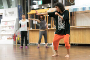 安藤洋子ワークショップ〜身体を使ったより自由な表現を探求するダンスアートプロジェクト〜の画像