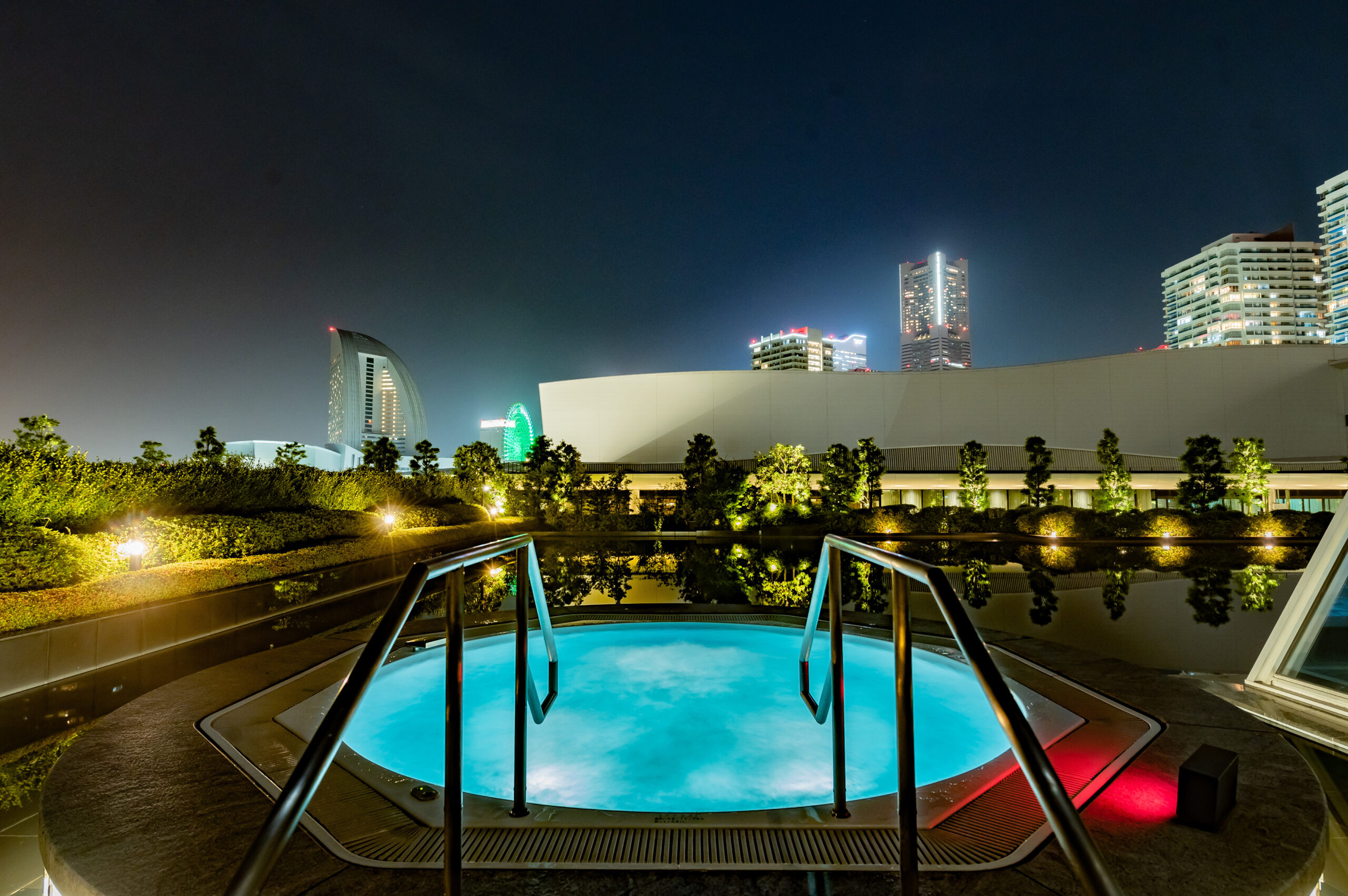 クリスマスイブ 特別ナイトプールを開催＜4組8名様限定＞の写真