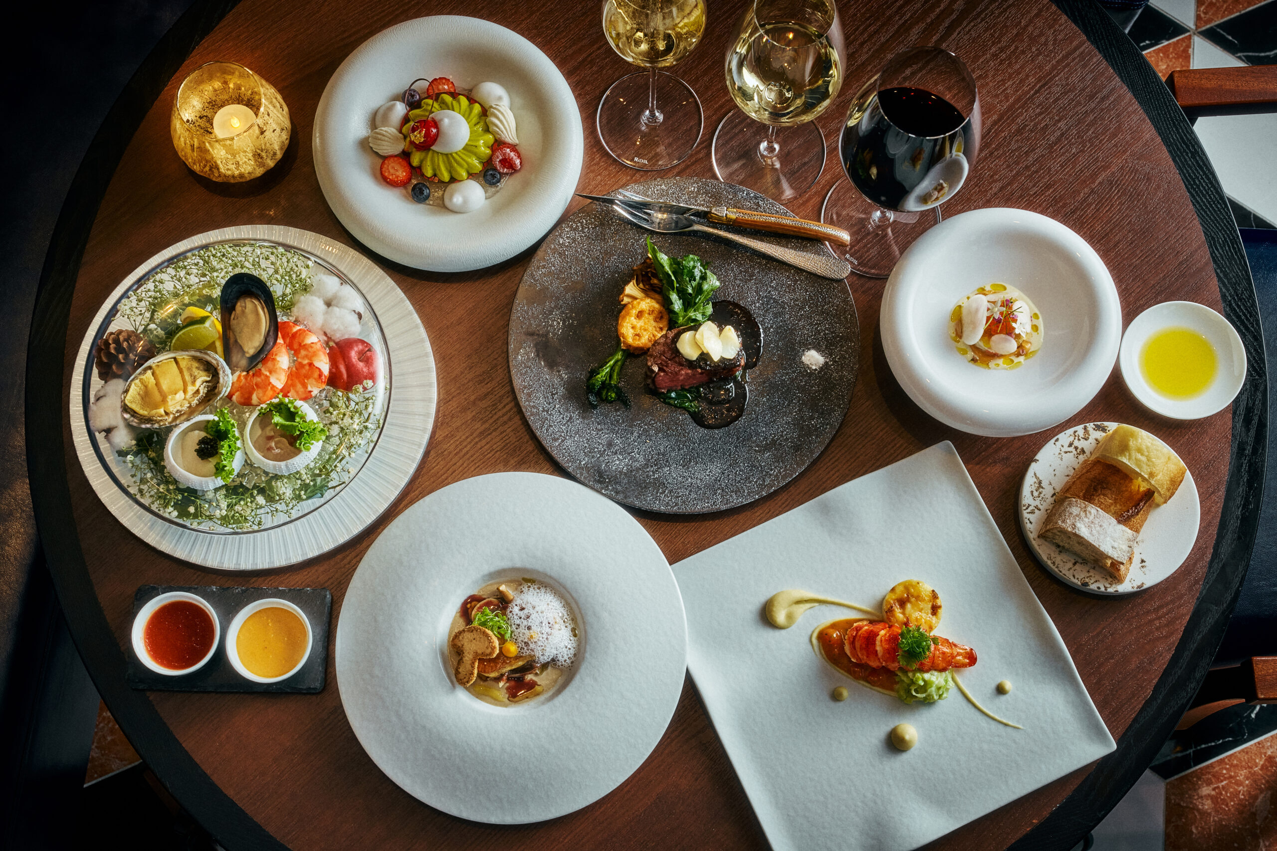 【ヒルトン横浜】スペシャリティレストラン「Ocean Milano Seafood & Roast Beef」　クリスマス限定コースを提供