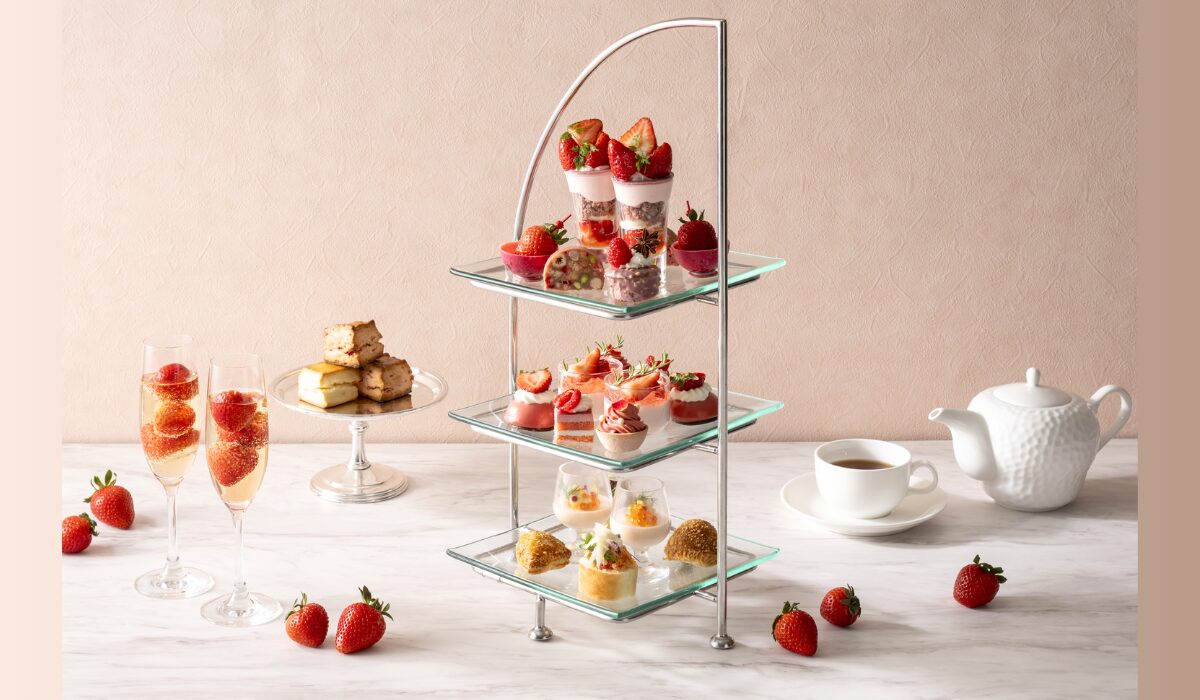 赤とピンクの可憐なティータイム🍓　「いちごとルビーショコラのアフタヌーンティー」12/1(月)スタート