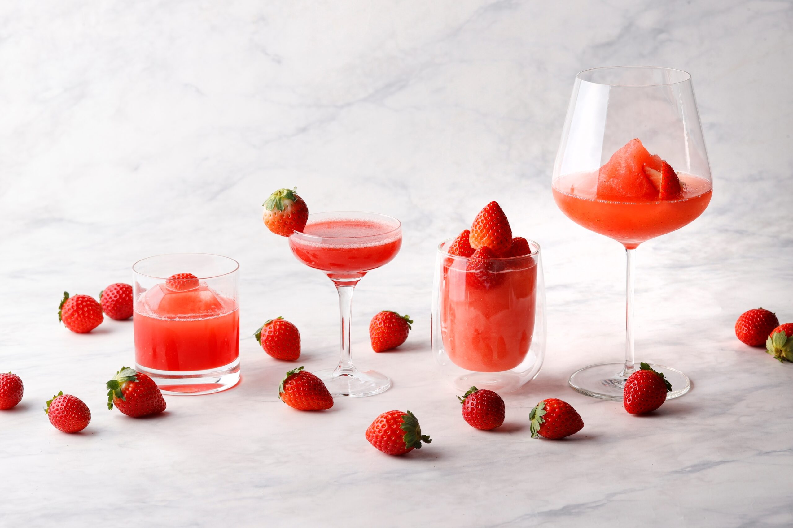 ＜ストロベリードリンク＞カクテルに、ブレンドティー。いちごの魅力を味わう期間限定メニュー