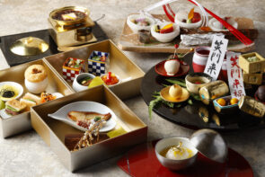 ＜冬の華茶膳＞テーブルを彩る華やかなメニューの画像