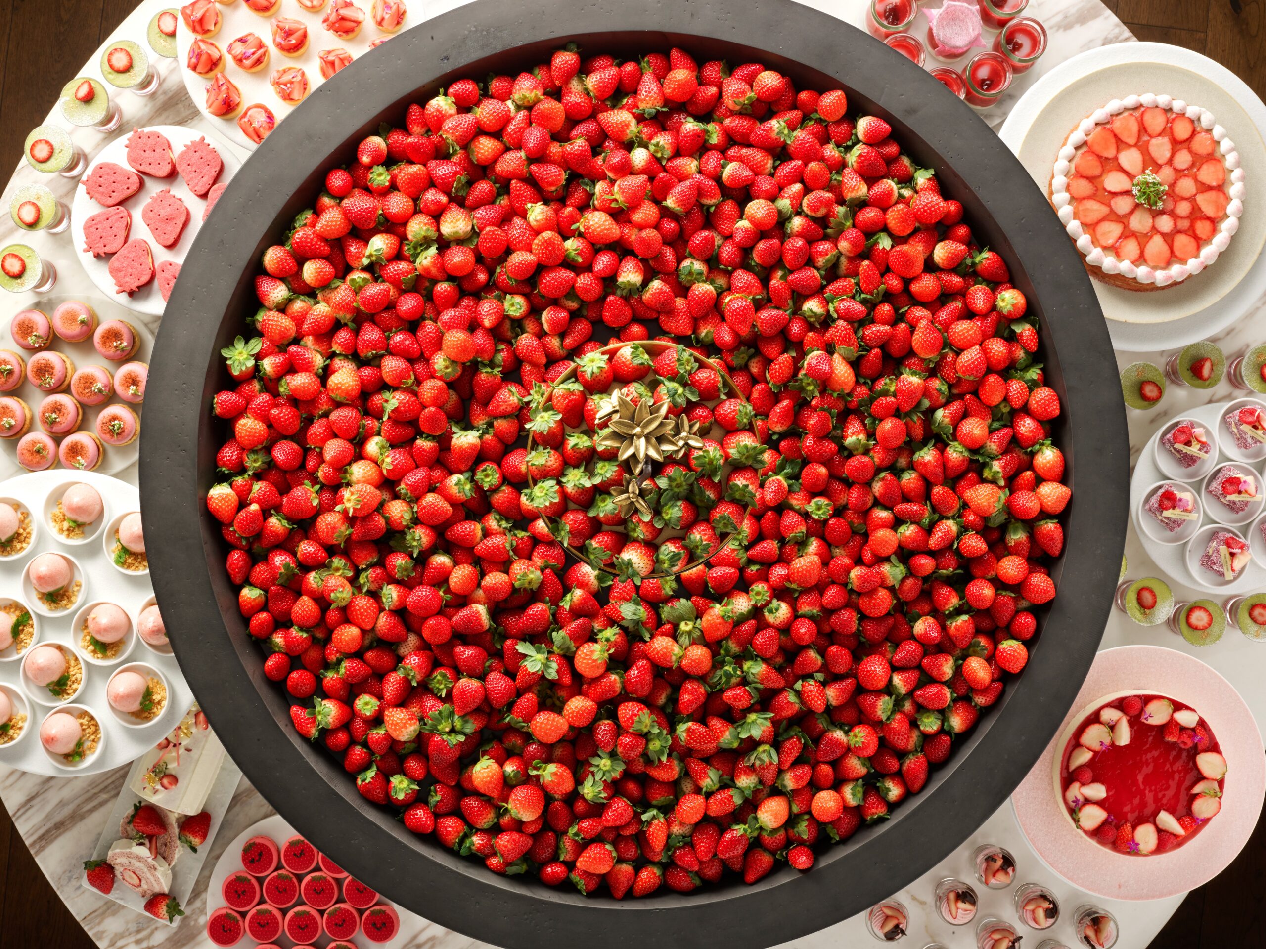 恋するいちごビュッフェ ～It’s Strawesome！～（平日限定）　“いちごボウル”が主役に1/7(水)〜登場