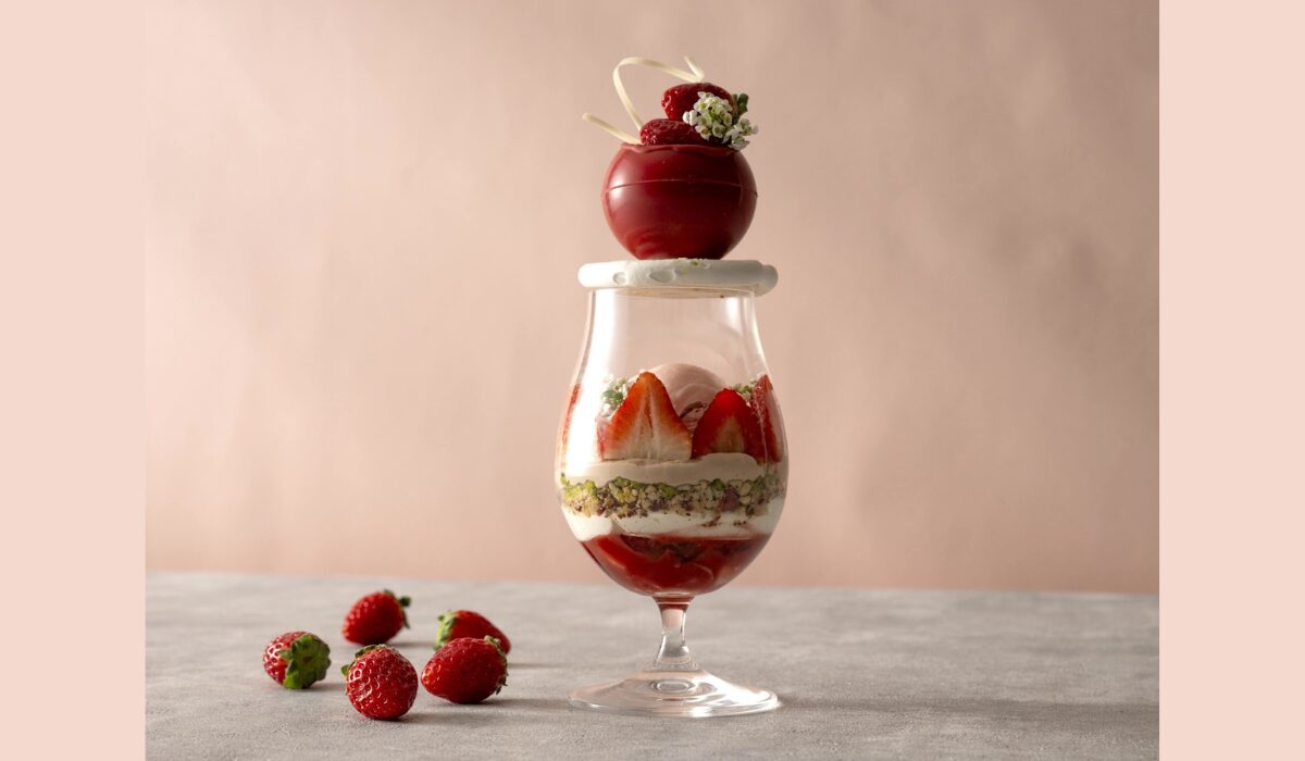 芸術的な赤い球体に心奪われる　大人のための贅沢パフェ「パルフェ フレーズ～いちごのパフェ～」2/16(月)より提供