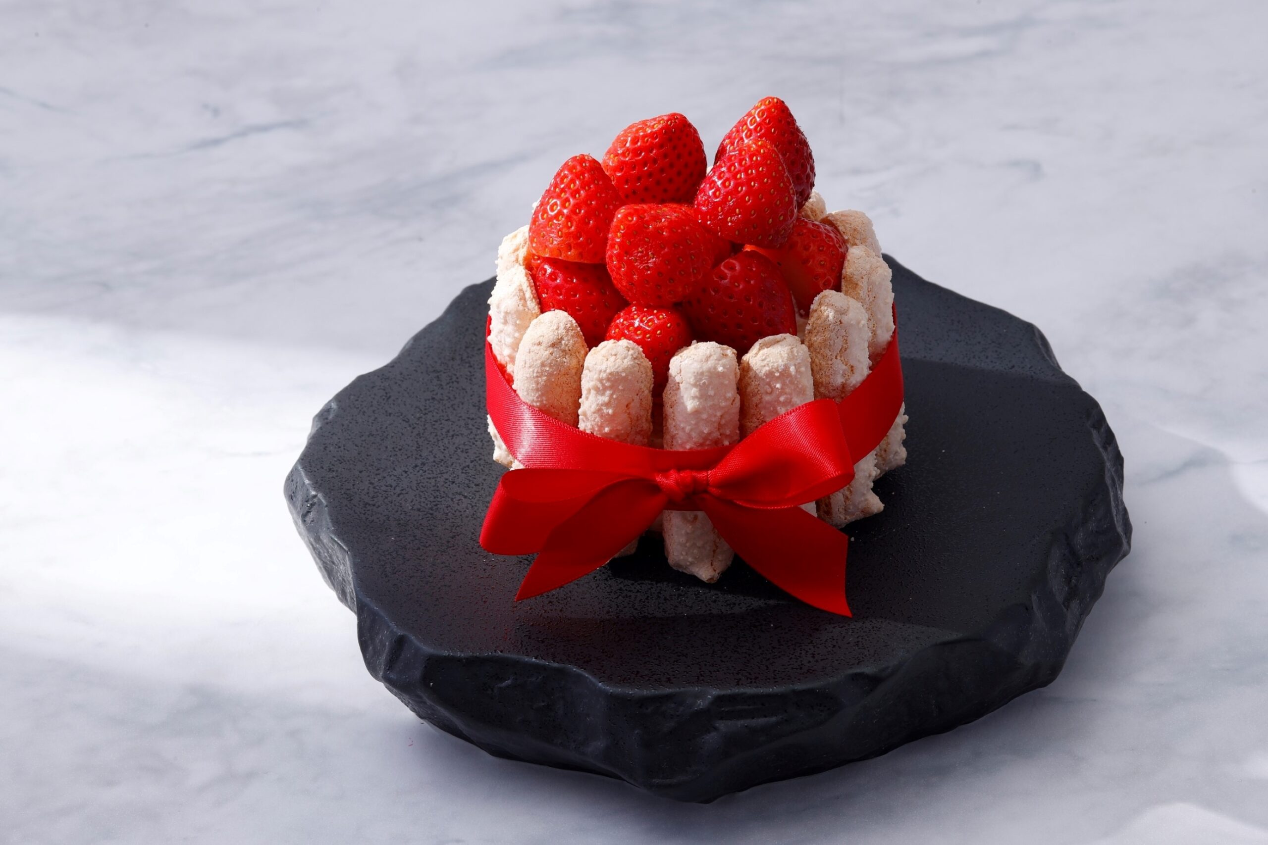 ＜Charlotte Fraise Vanille＞ホワイトデーケーキ　数量限定で予約受付中