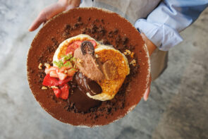 「The Blue Bell」にMinimalチョコの限定メニュー登場　パンケーキやホットチョコ、アフタヌーンティーで楽しむカカオの世界の画像