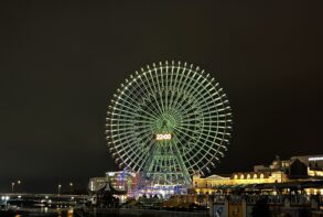 世界禁煙デーに合わせて 大観覧車「コスモクロック21」をイエローグリーンにライトアップの画像