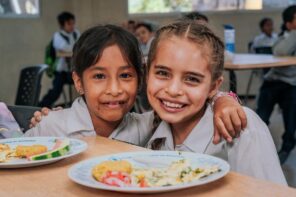 1作品の応募で子ども2人に給食を届ける「WFPチャリティー エッセイコンテスト2026」の画像