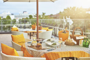 横浜港を望むテラスでシャンパーニュを楽しむ！　「Le Picnic by Veuve Clicquot」10/1(木)より開催の画像